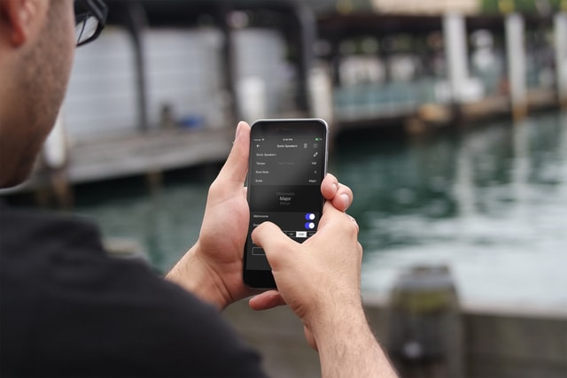 Jadi Syarat Utama HP Baru, Ini Alasan Layar Amoled Lebih Baik